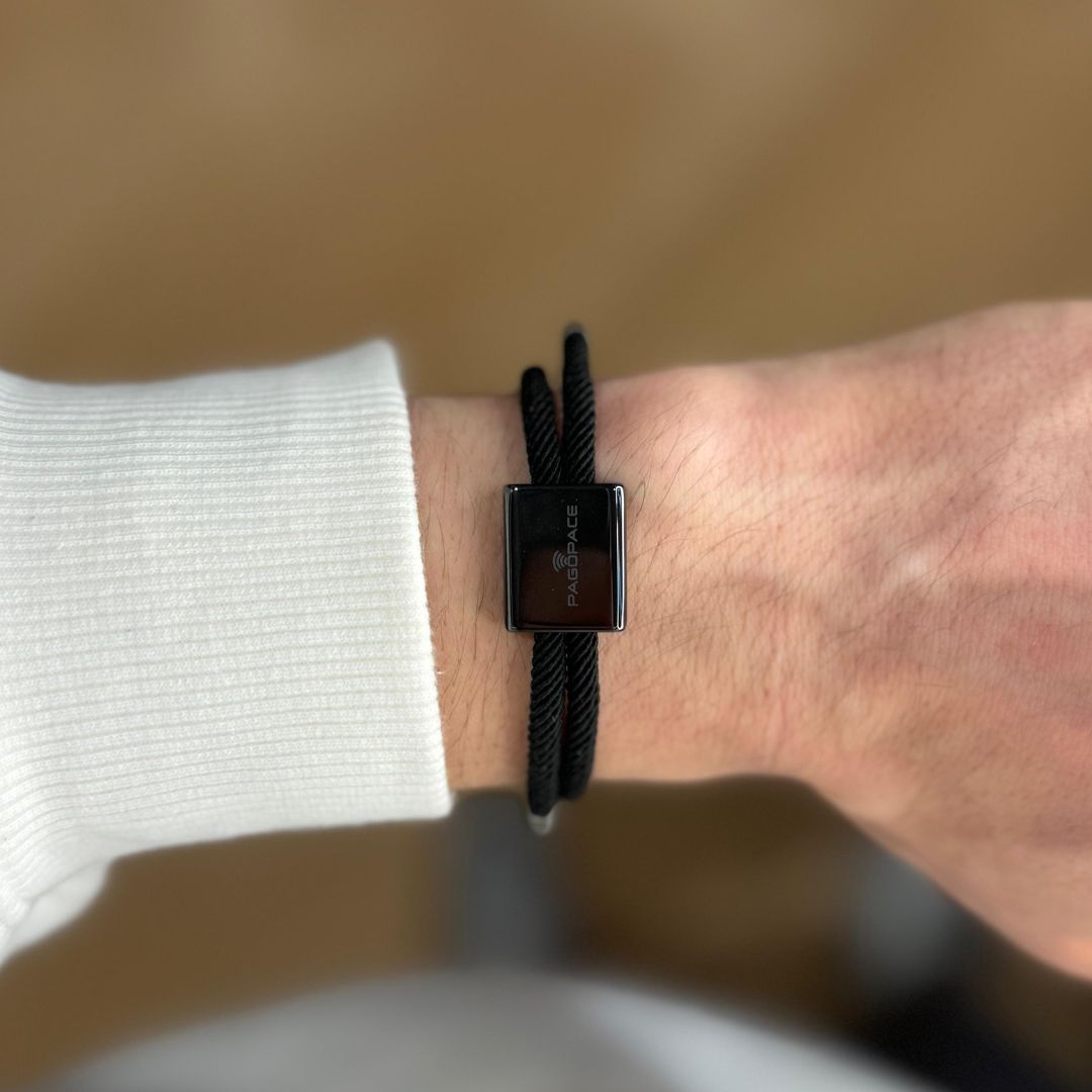PAGO armband