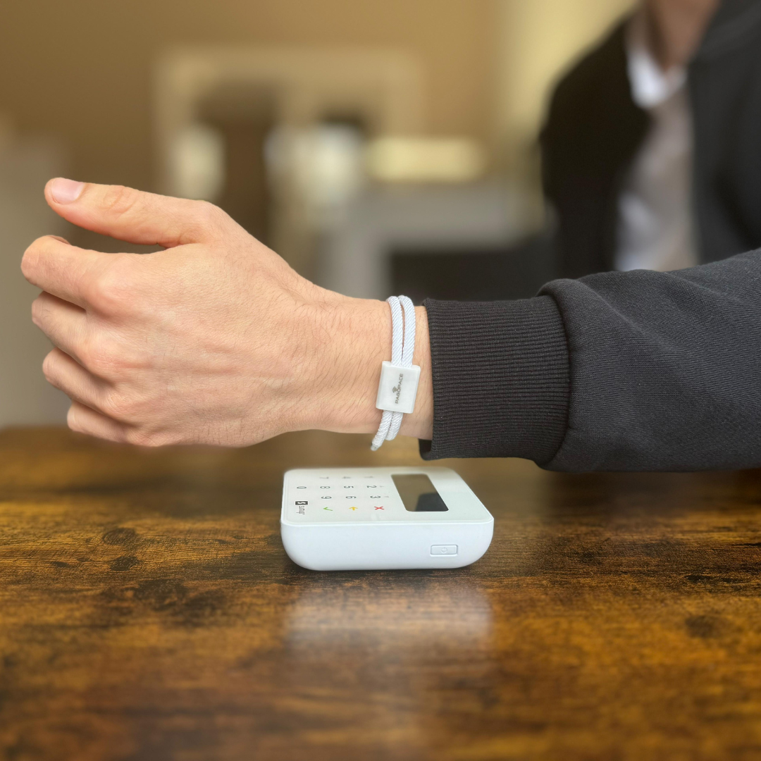 PAGO armband
