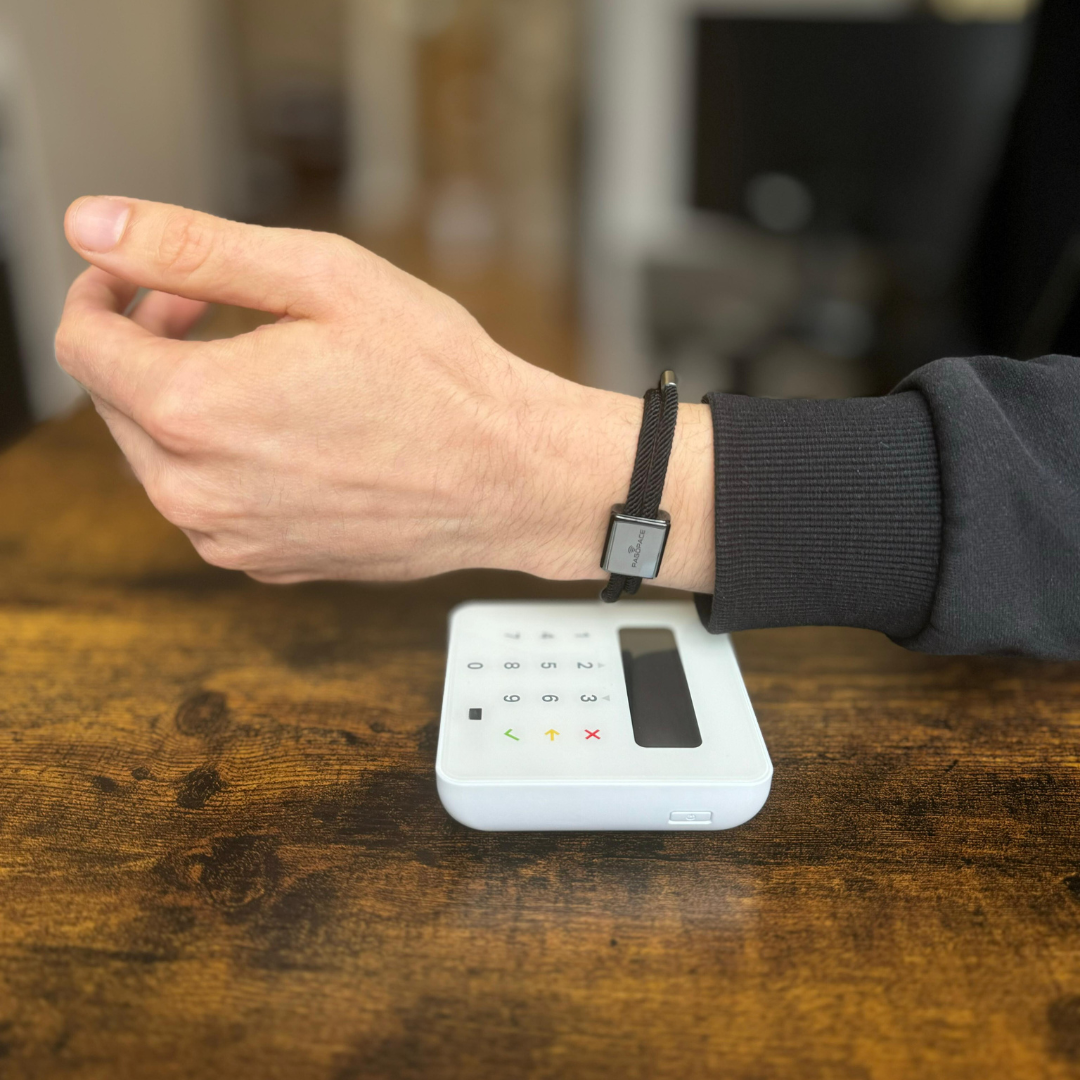 PAGO armband